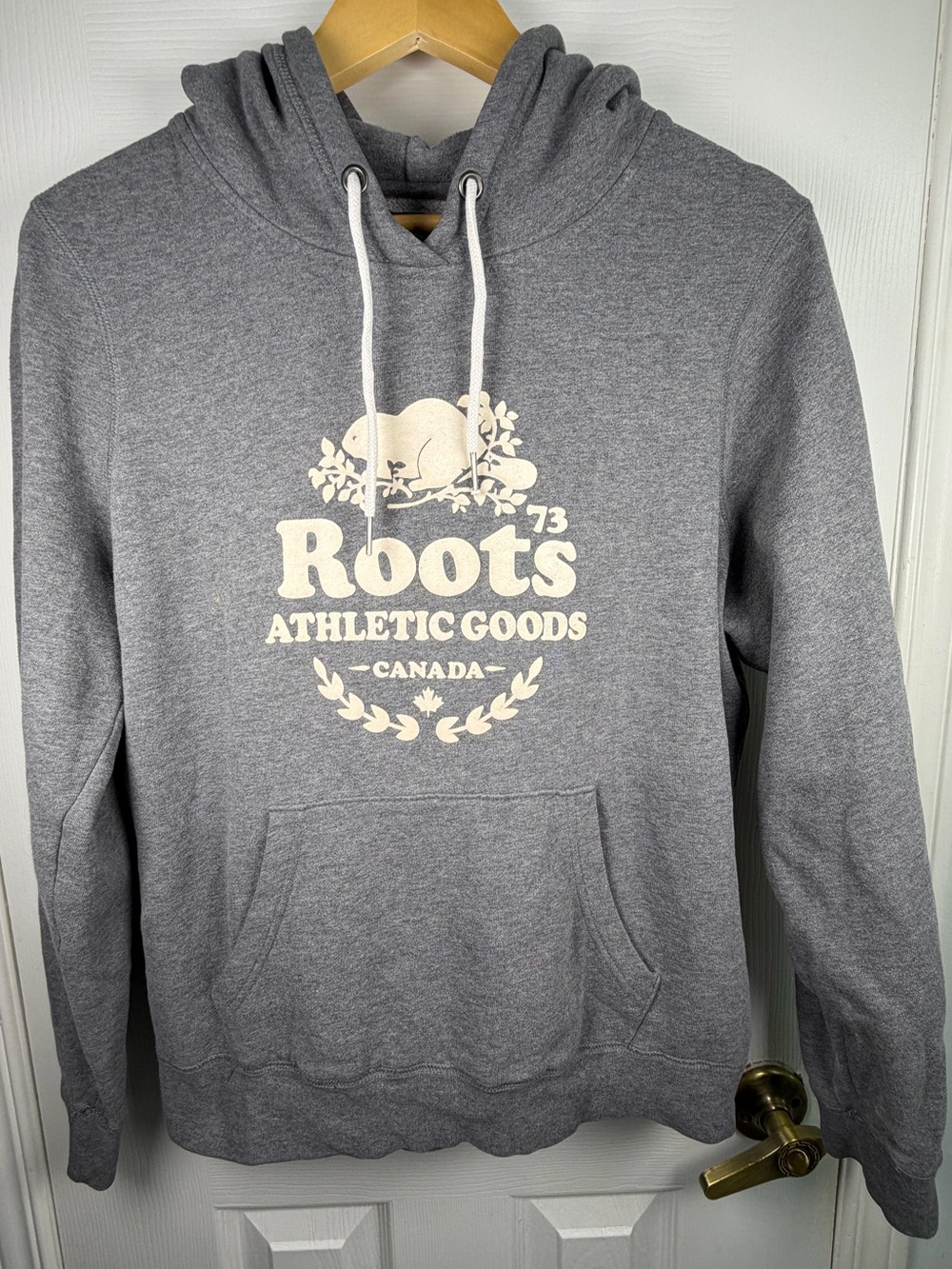 Roots Grey Hoodie Women's L Cream Logo Pullover Sweatshirt Canadian Athleisure